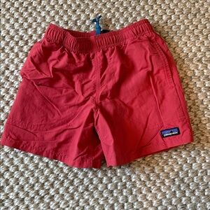 Boys Patagonia baggies. Size S 7-8. Lined. 5in